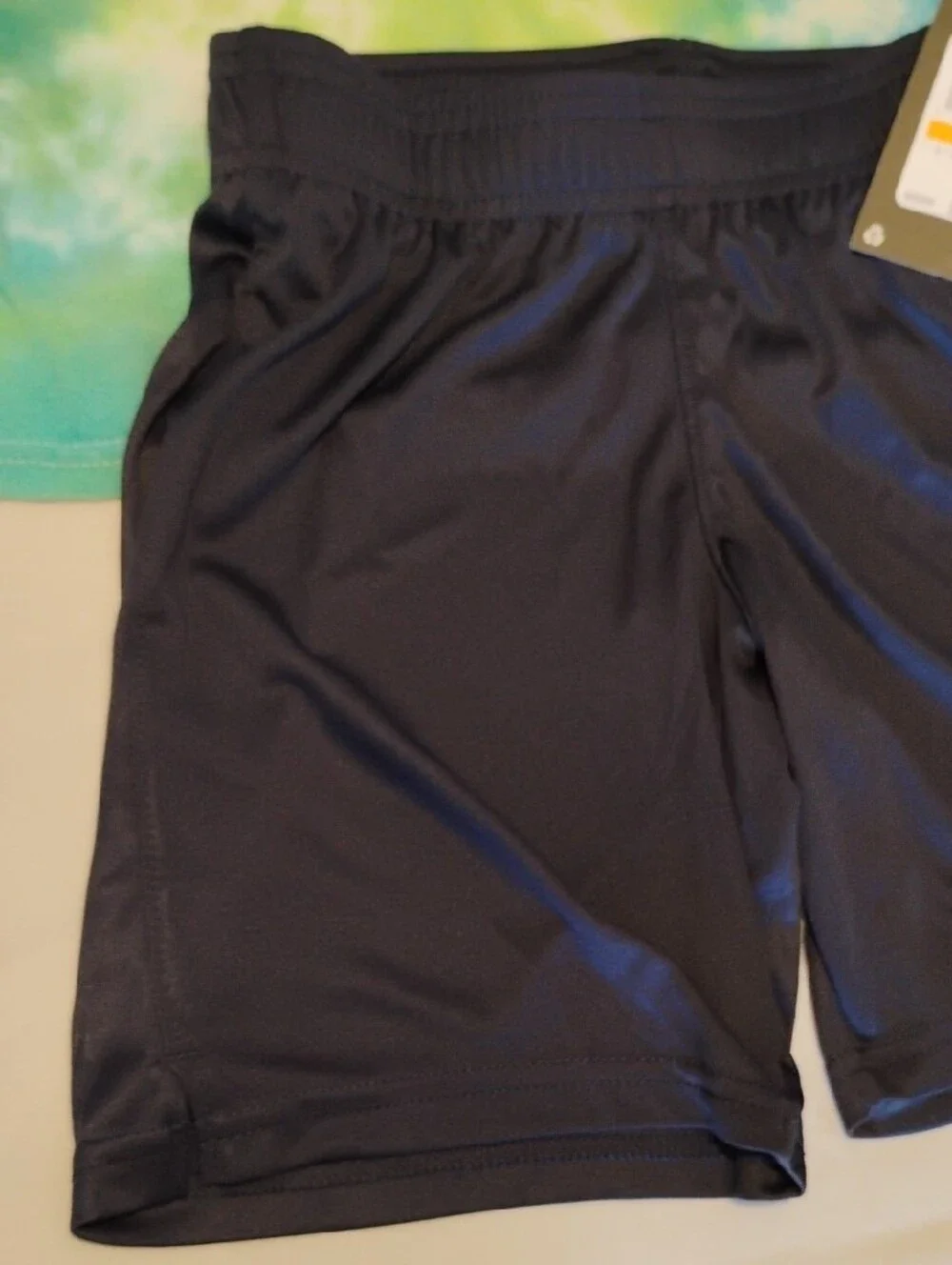 Boys Under Armour Active Shorts  Gildan Tie-Dye Shirt Bundle - Youth Small (7/8